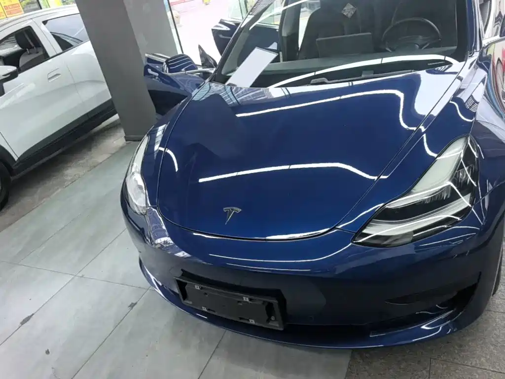 Tesla Model 3 — миниатюра 3
