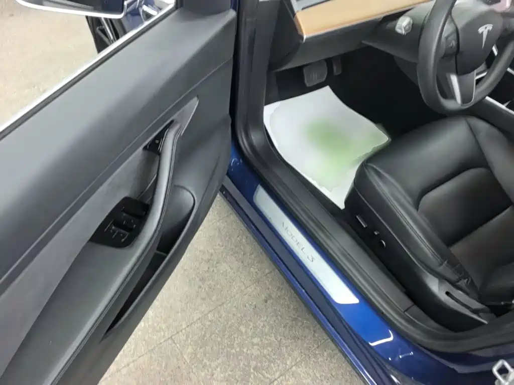 Tesla Model 3 — миниатюра 16