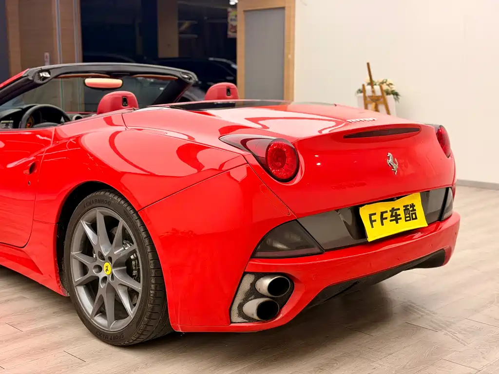 Ferrari California T 2012 4.3L