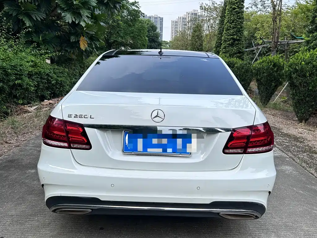 Mercedes-Benz E-Class — миниатюра 8