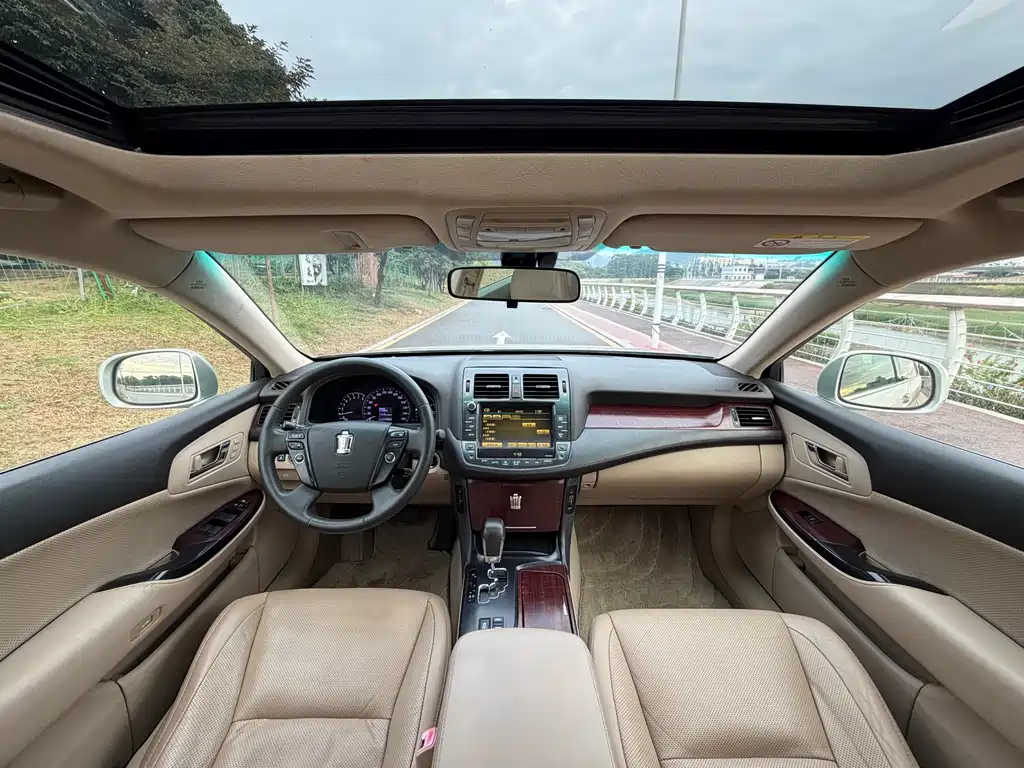 Toyota Crown 2010 3.0L Royal Saloon