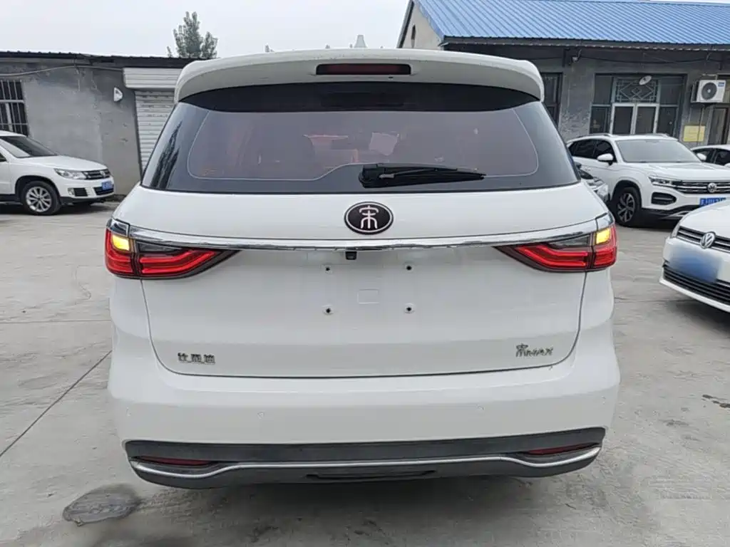 BYD MAX — миниатюра 6