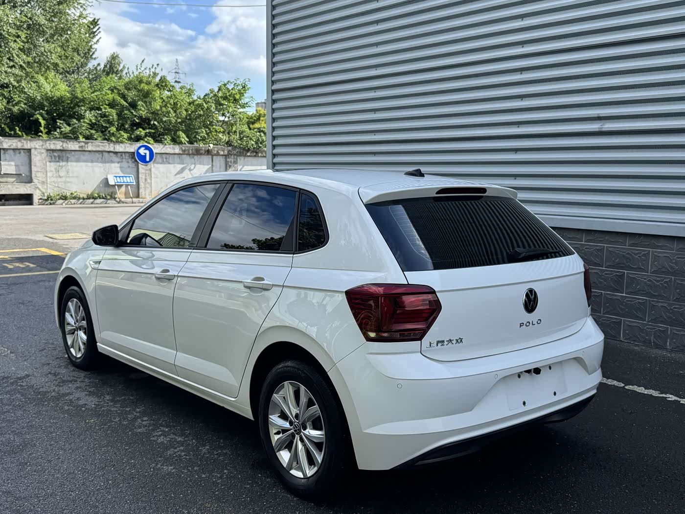 Volkswagen Polo 1.5 л 2022 г. Белый, пробег 25000 км