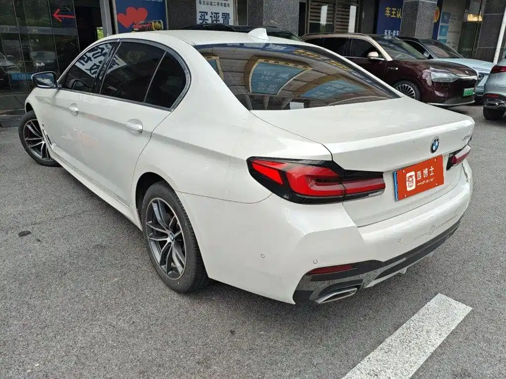 BMW 5 Series — миниатюра 4