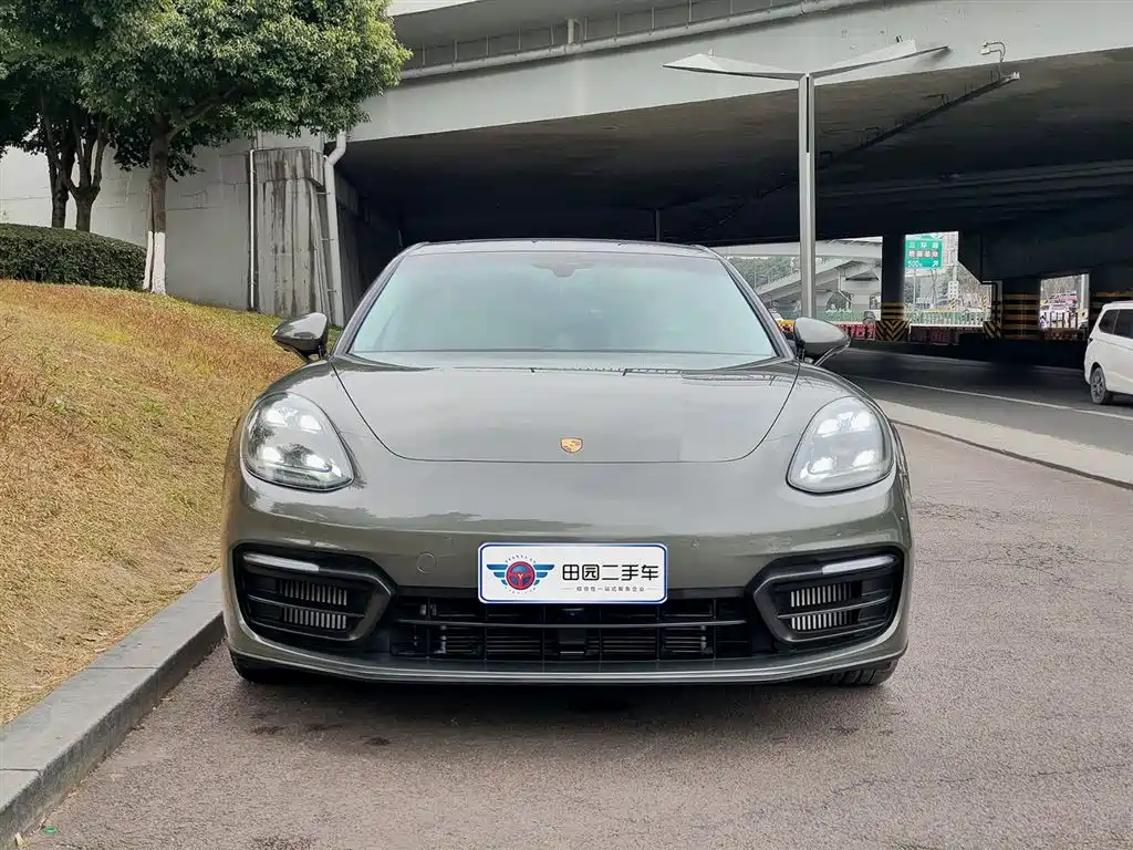 PORSCHE PANAMERA