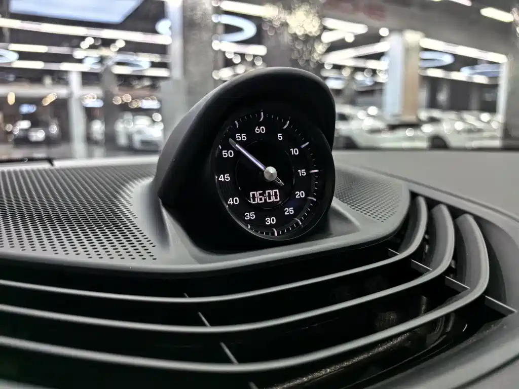 Porsche Taycan — миниатюра 13