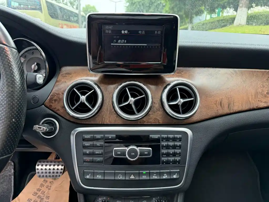 Mercedes-Benz GLA (Import) — миниатюра 9
