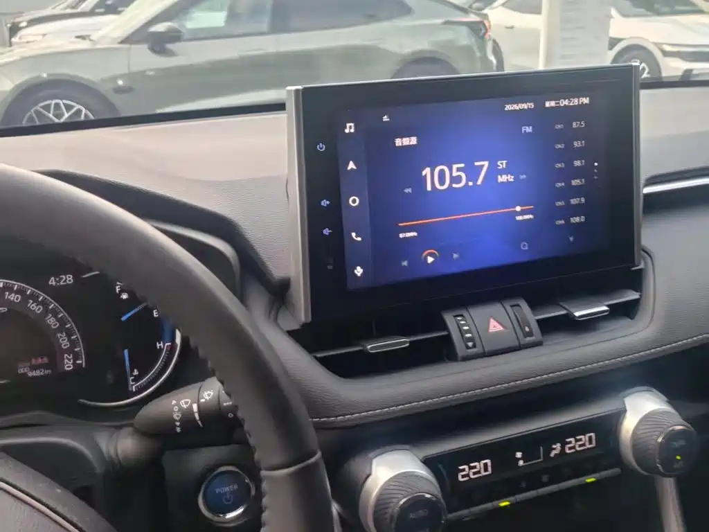 Toyota RAV4 — миниатюра 8