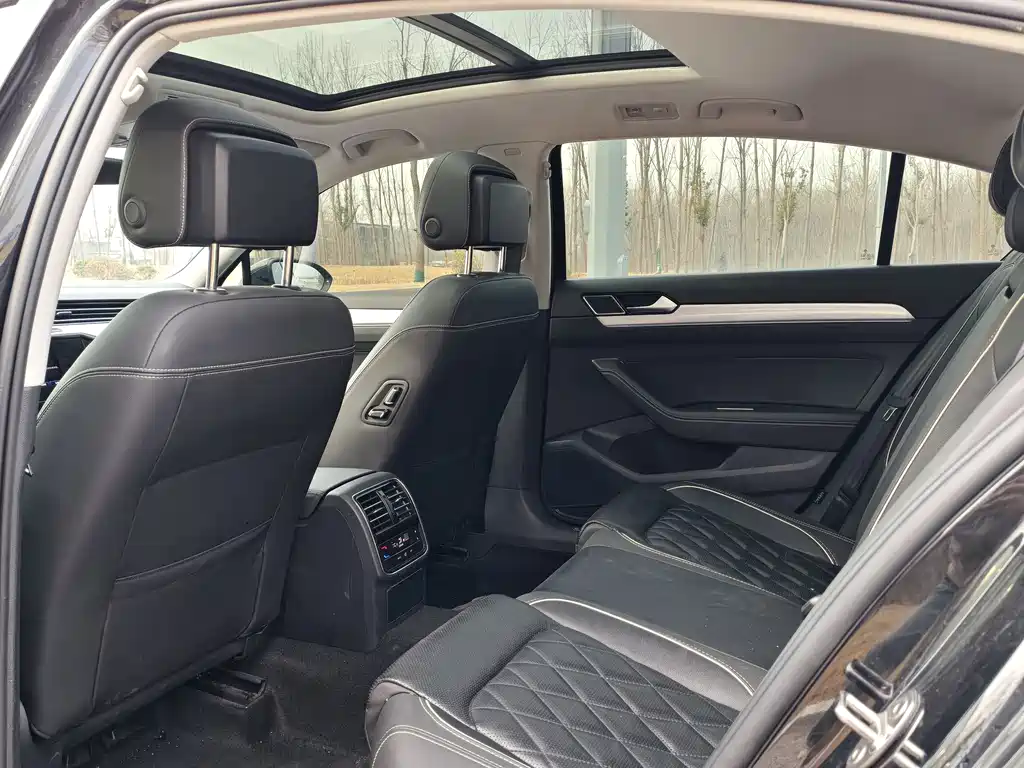 VOLKSWAGEN MAGOTAN GTE PLUG IN HYBRID