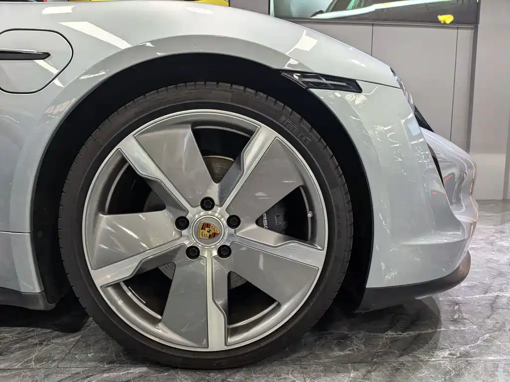 Porsche Taycan — миниатюра 9