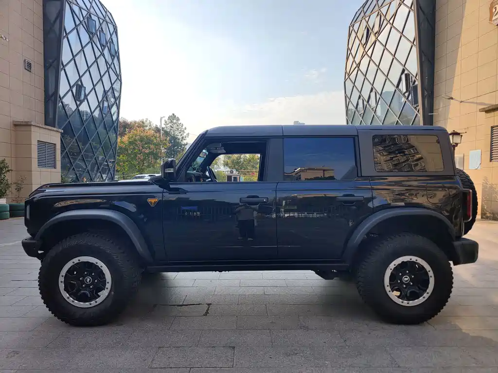 Ford Bronco — миниатюра 5