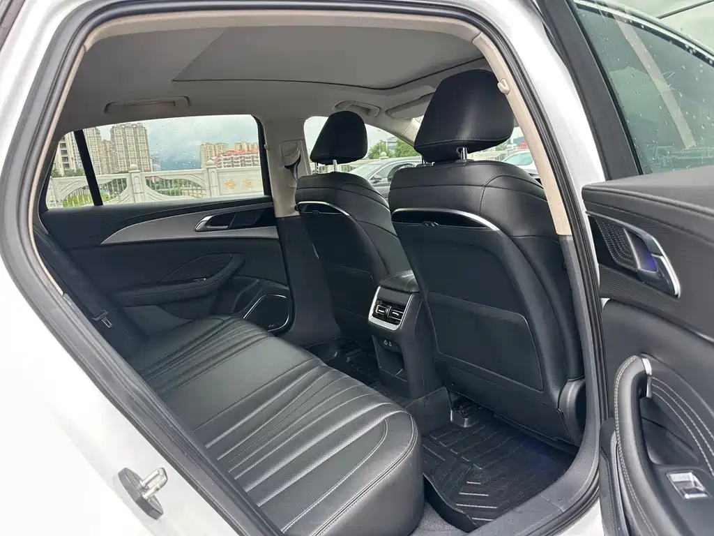 Hongqi Hongqi H5 — миниатюра 13