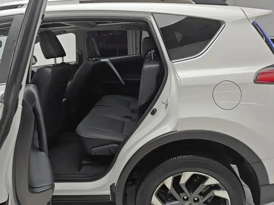 Toyota RAV4 — миниатюра 11