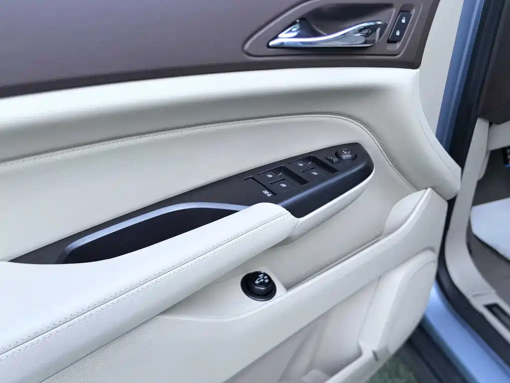 Cadillac SRX — миниатюра 13