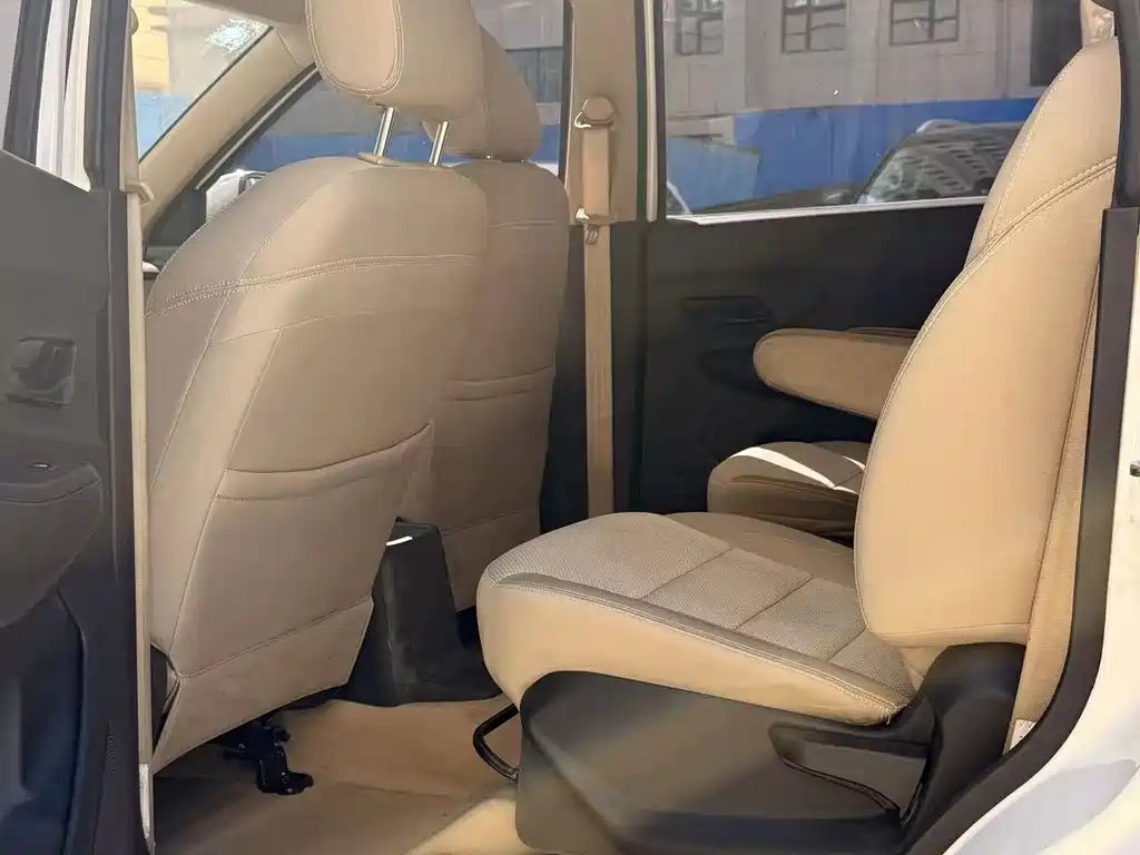 Wuling Hongguang — миниатюра 5