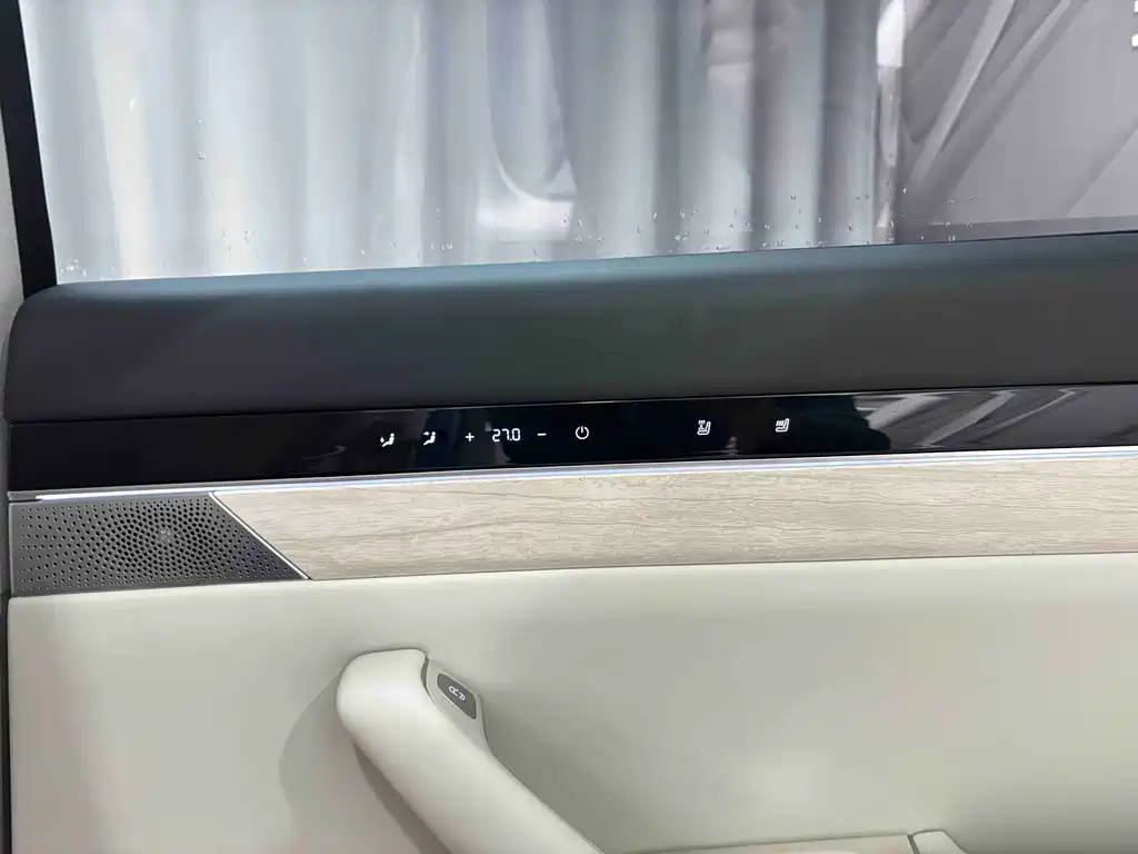 AITO WISDOM WORLD R7