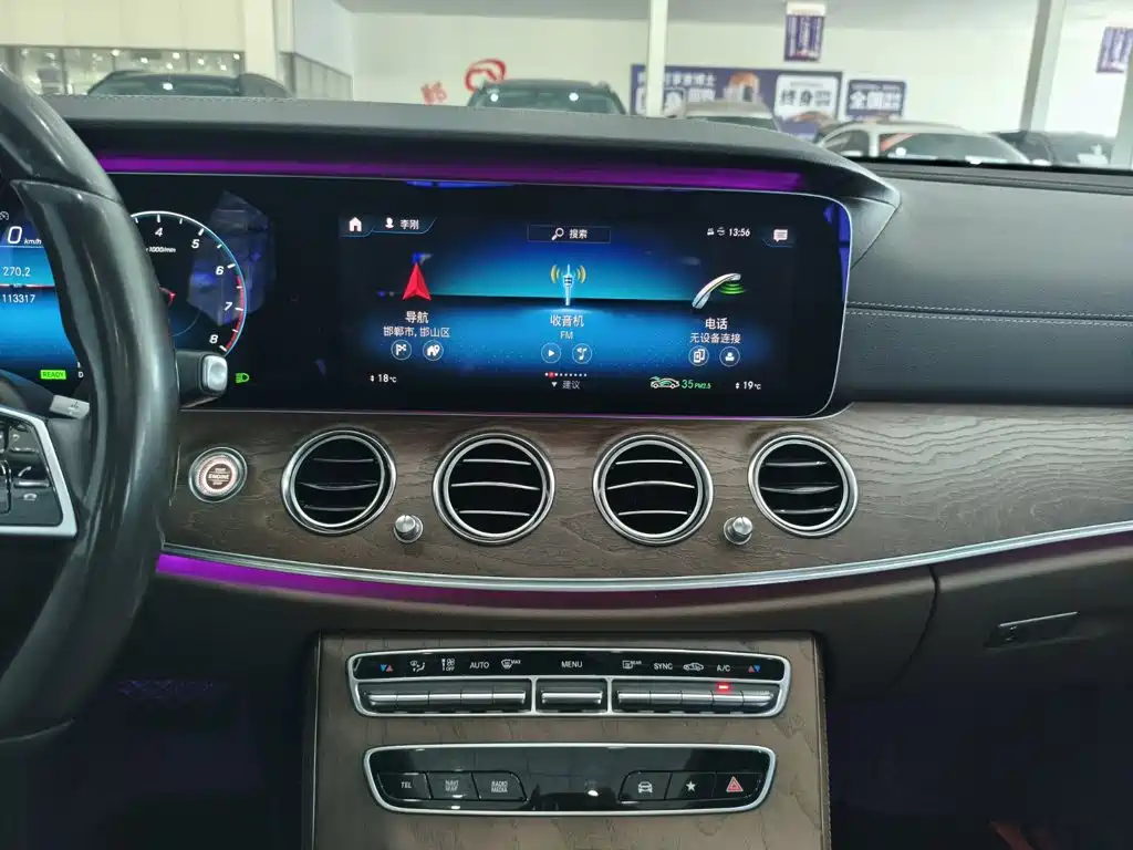 Mercedes-Benz E-Class — миниатюра 11