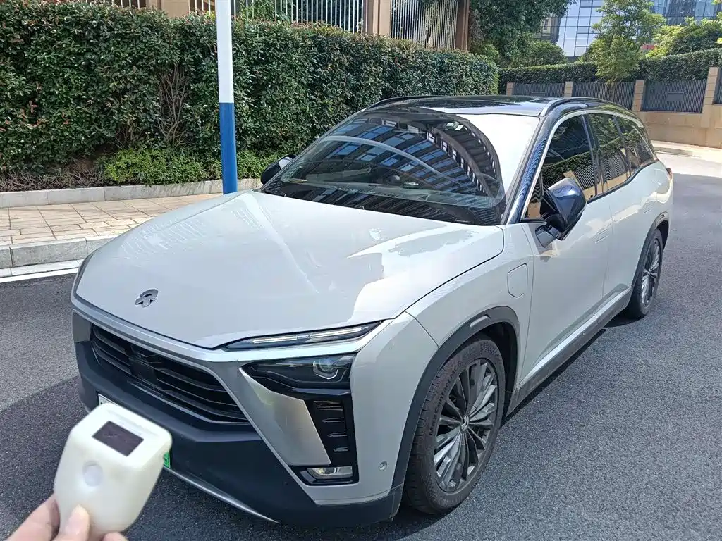 NIO ES8