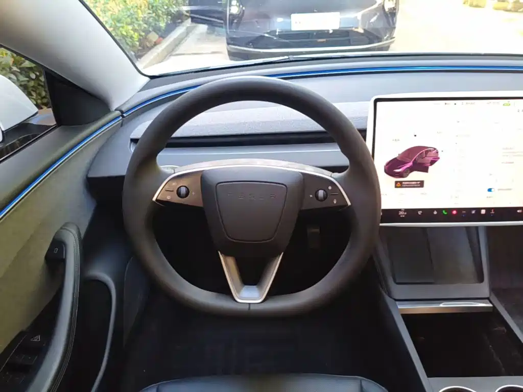 Tesla Model 3 — миниатюра 11