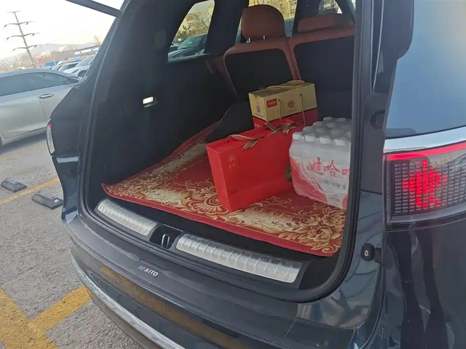 AITO ASK THE WORLD M8