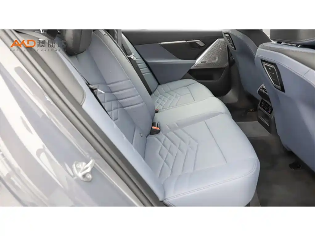 BMW 5 Series — миниатюра 8