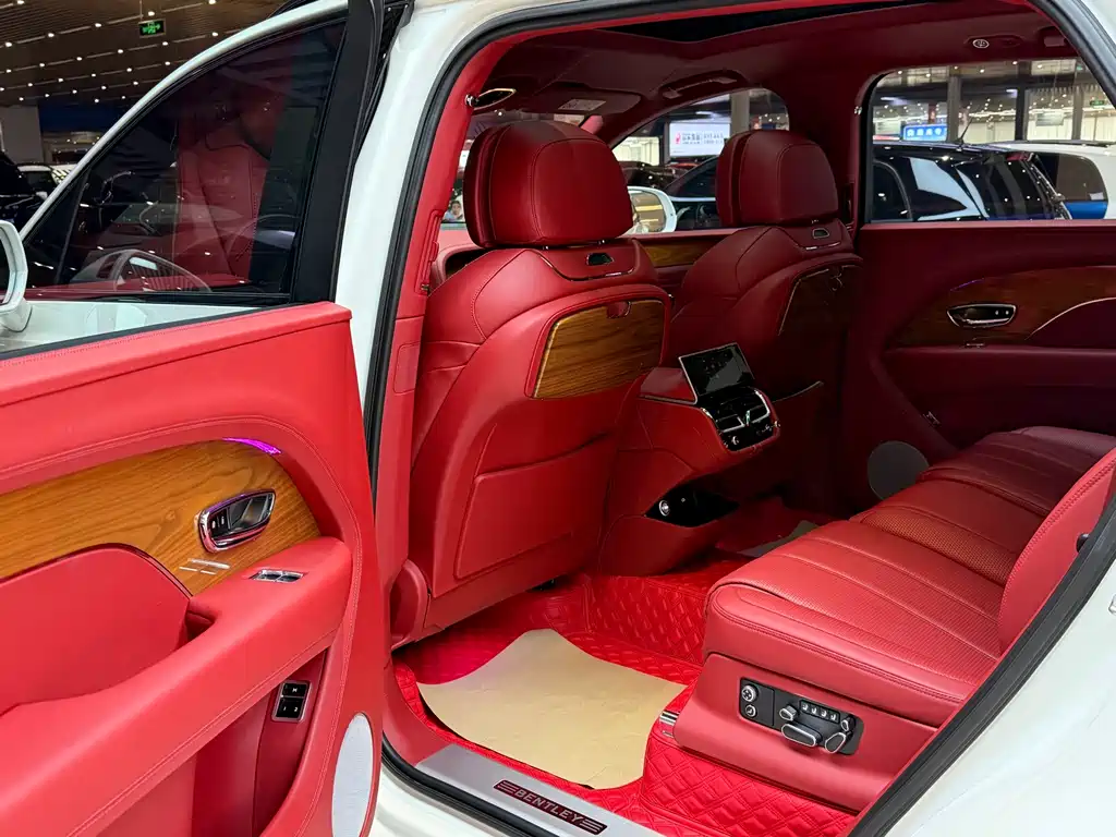 Bentley Bentayga — миниатюра 6