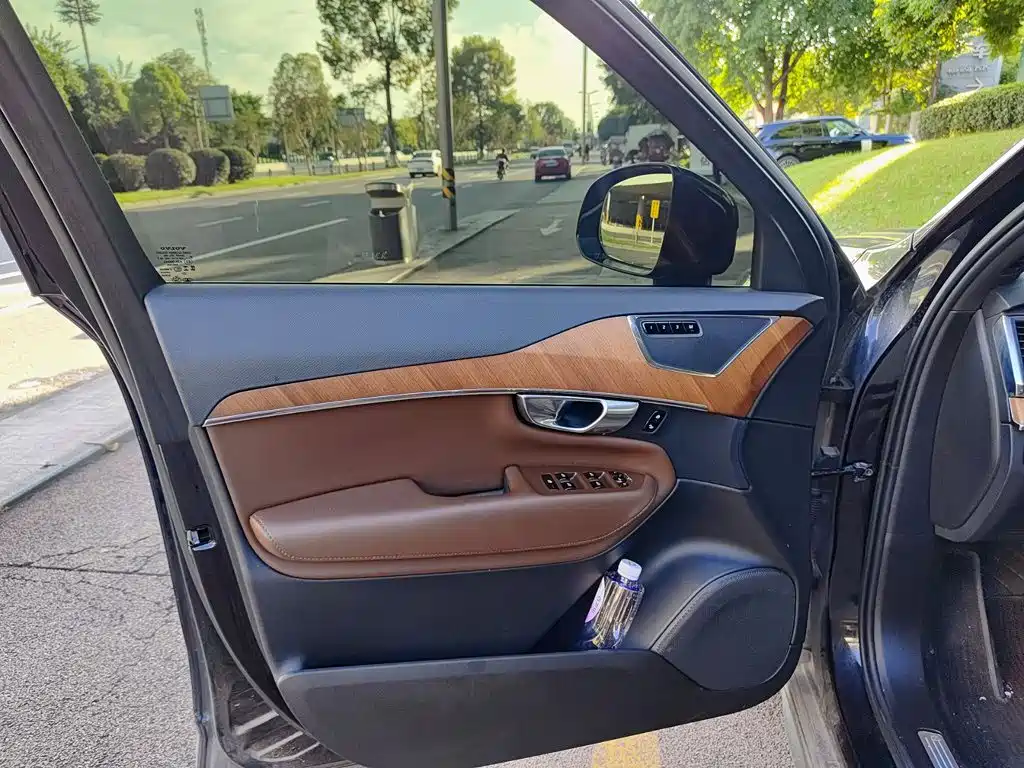 Volvo XC90 — миниатюра 6