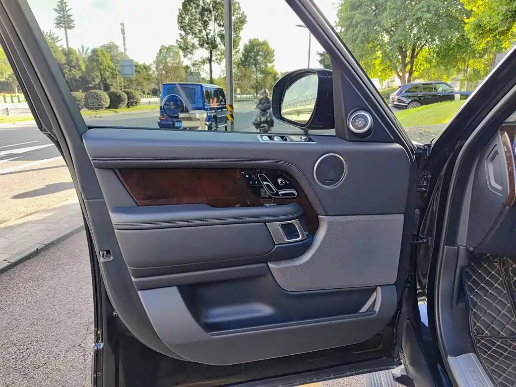 Land Rover Range Rover — миниатюра 6