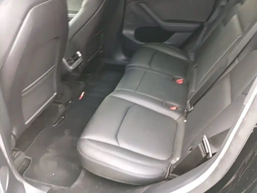 Tesla Model Y — миниатюра 17