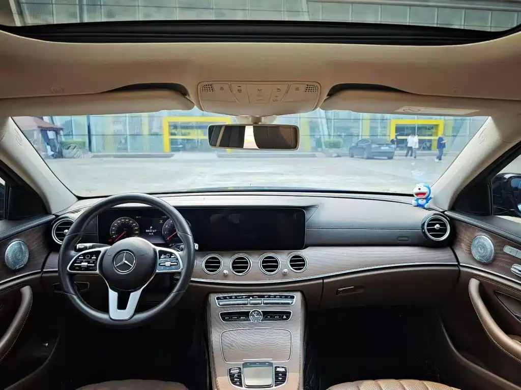 Mercedes-Benz E-Class — миниатюра 11