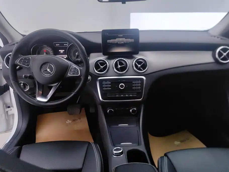 Mercedes-Benz GLA — миниатюра 12