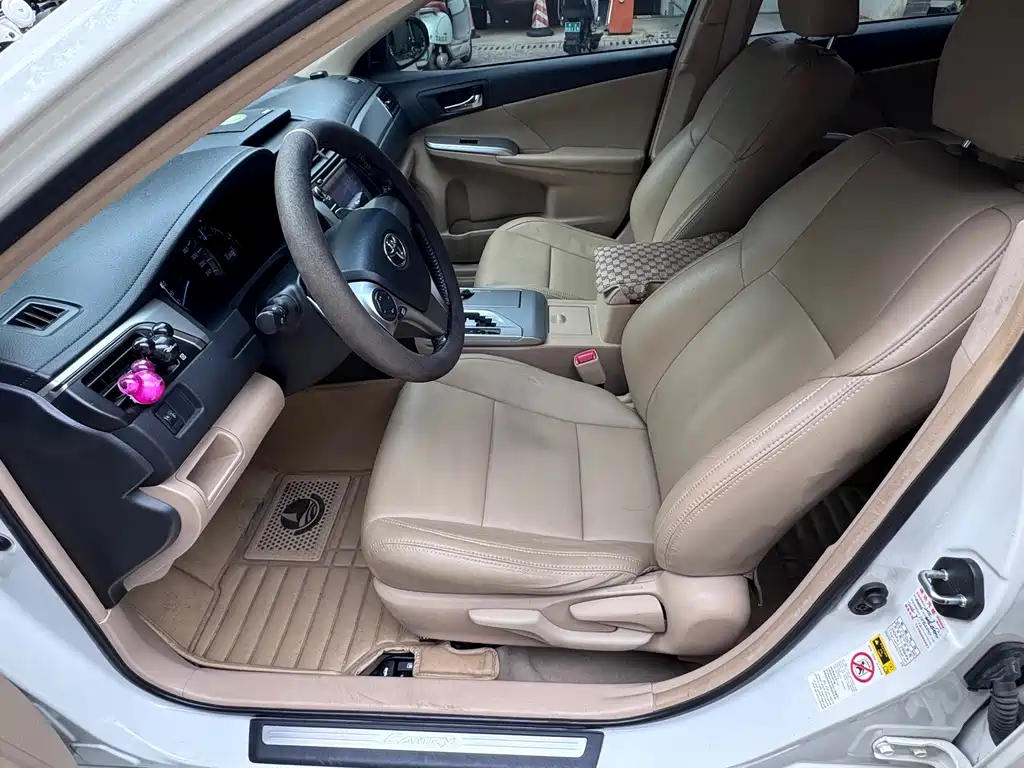 Toyota Camry — миниатюра 4