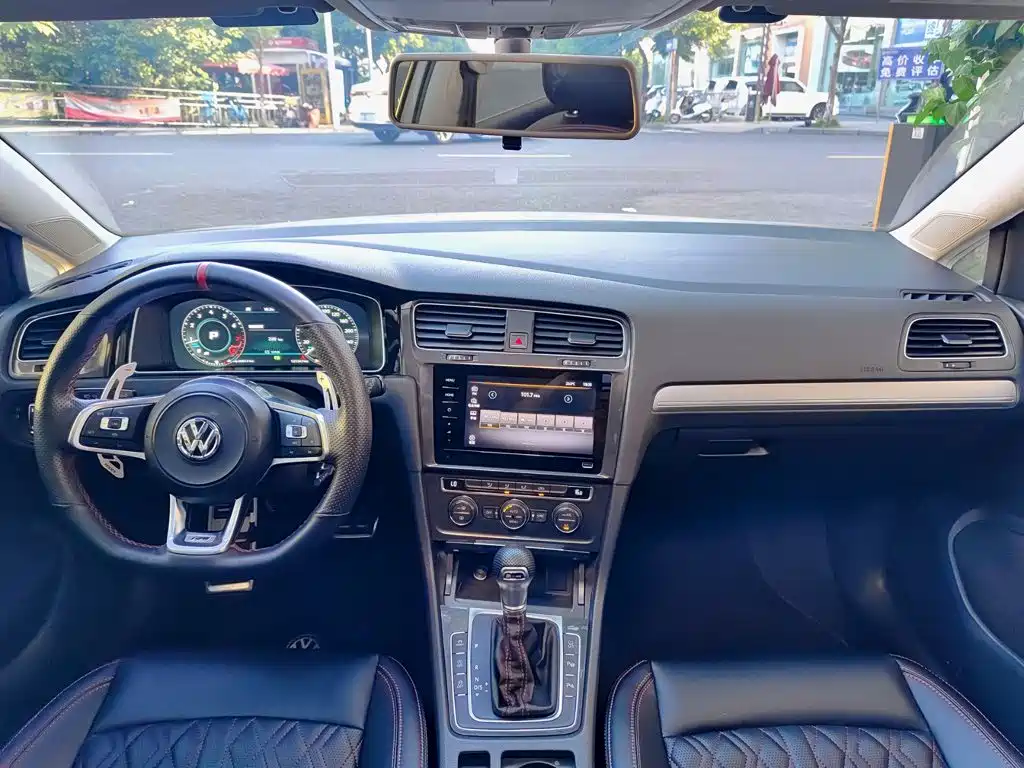 Volkswagen Golf — миниатюра 10