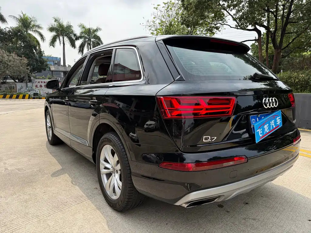 Audi Q7 — миниатюра 6
