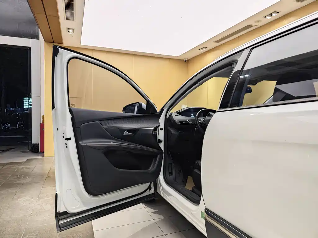 Peugeot 5008 2017 380THP 7 мест Elite