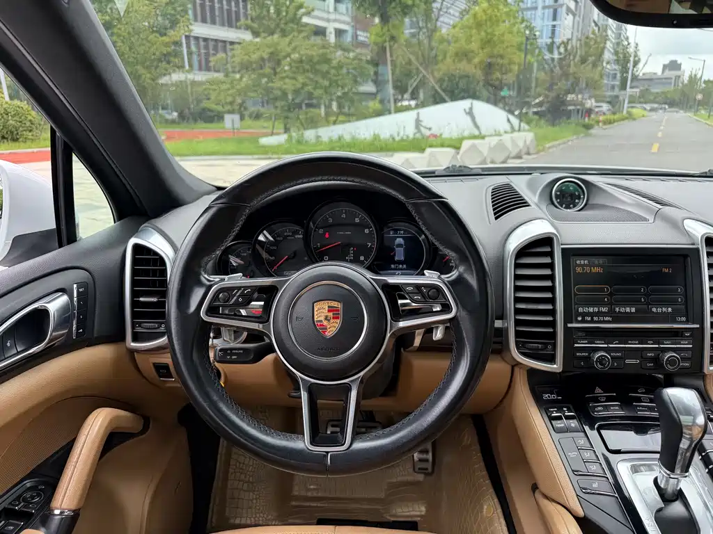 Porsche Cayenne — миниатюра 14