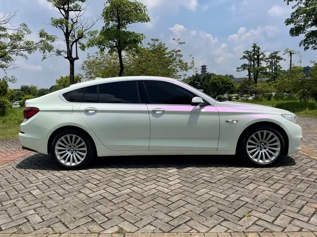 BMW 5 Series GT — миниатюра 12