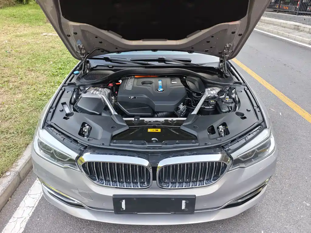 BMW 5 Series New Energy — миниатюра 39