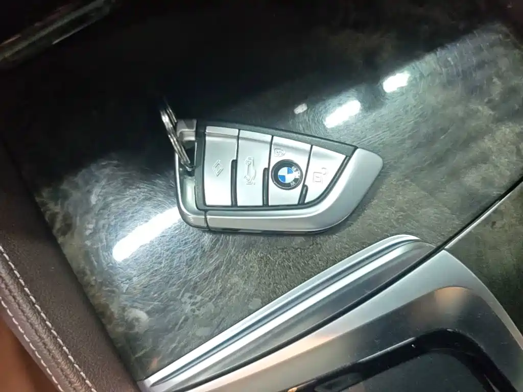 BMW 5 Series — миниатюра 9