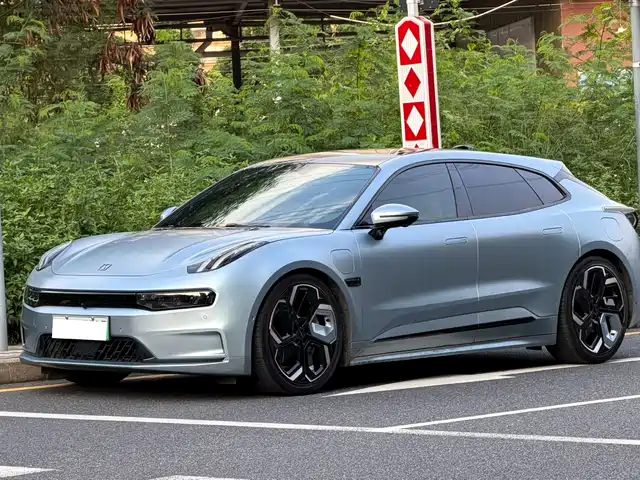 2022 Zeekr 001