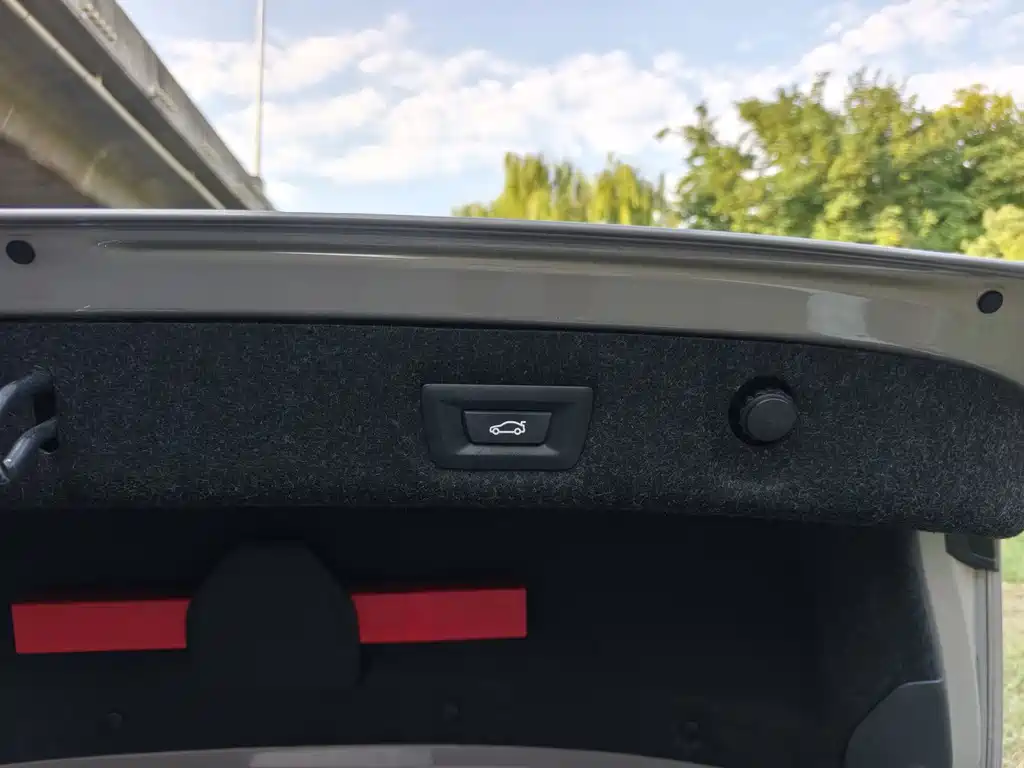 BMW 5 Series New Energy — миниатюра 38