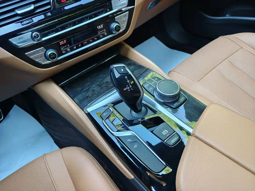 BMW 5 Series — миниатюра 31