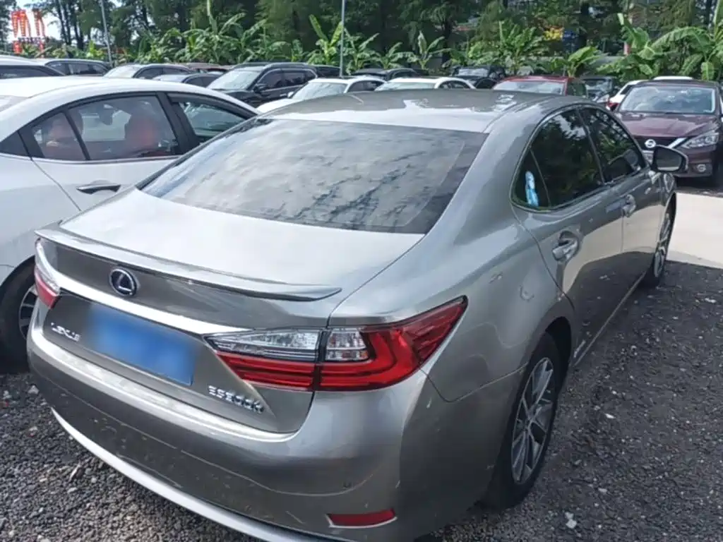 Lexus ES — миниатюра 7