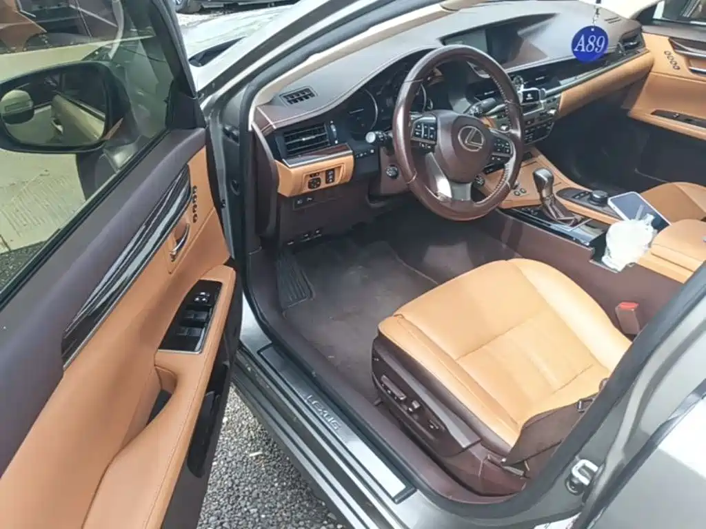 Lexus ES — миниатюра 16
