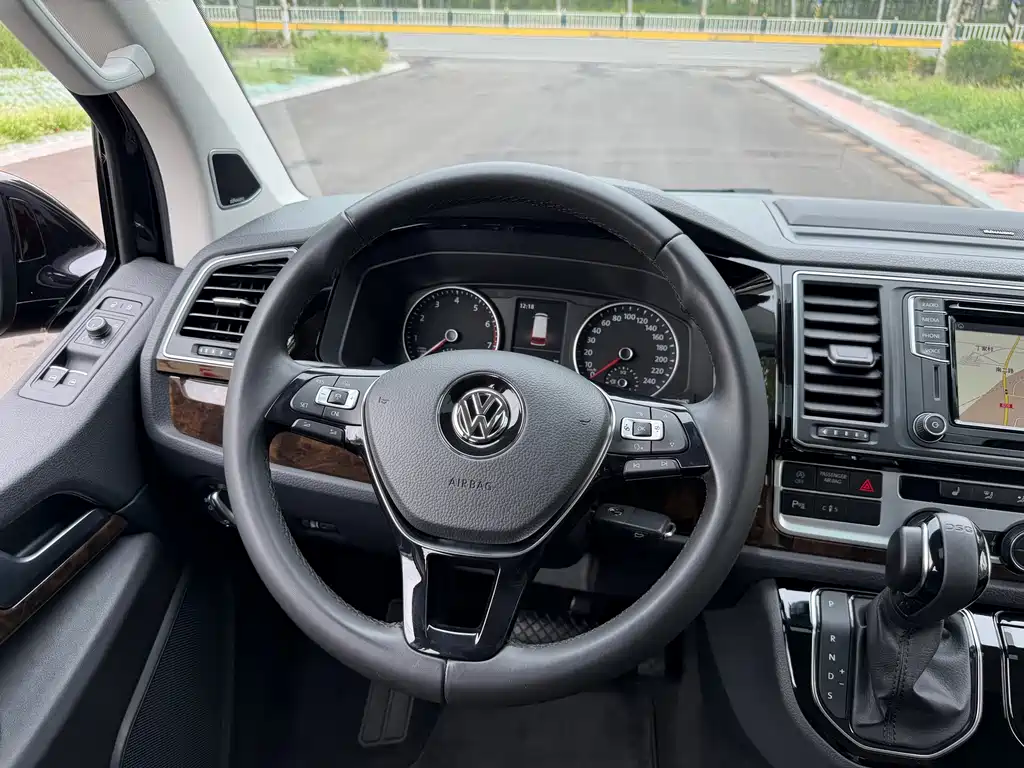 Volkswagen Multivan — миниатюра 8