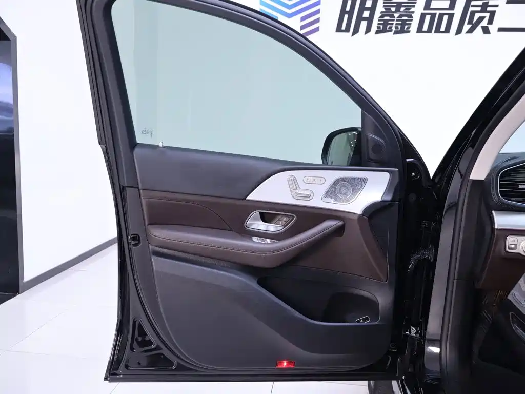 Mercedes-Benz GLE (Import) — миниатюра 18