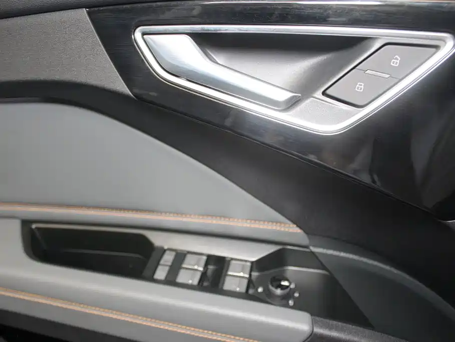 Audi Q4 e-tron — миниатюра 14