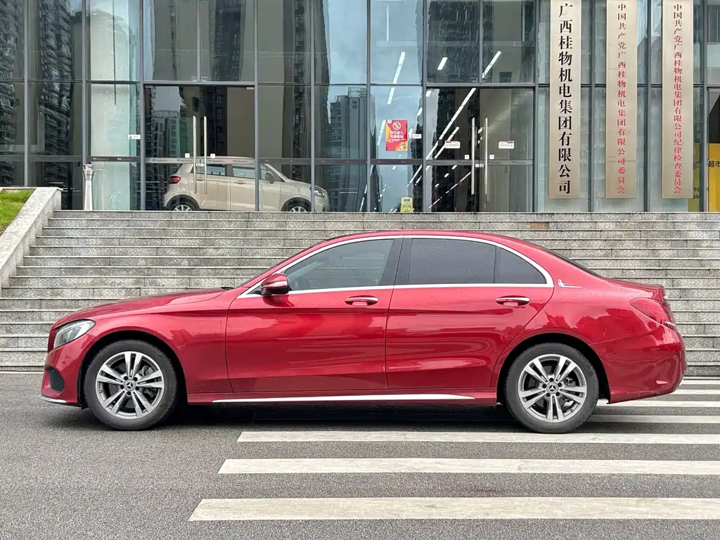 Mercedes-Benz C-Class — миниатюра 3