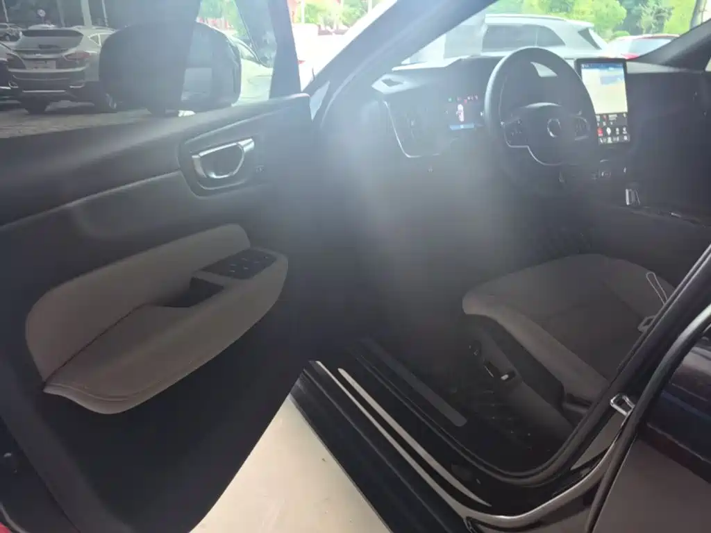 Volvo XC60 — миниатюра 12