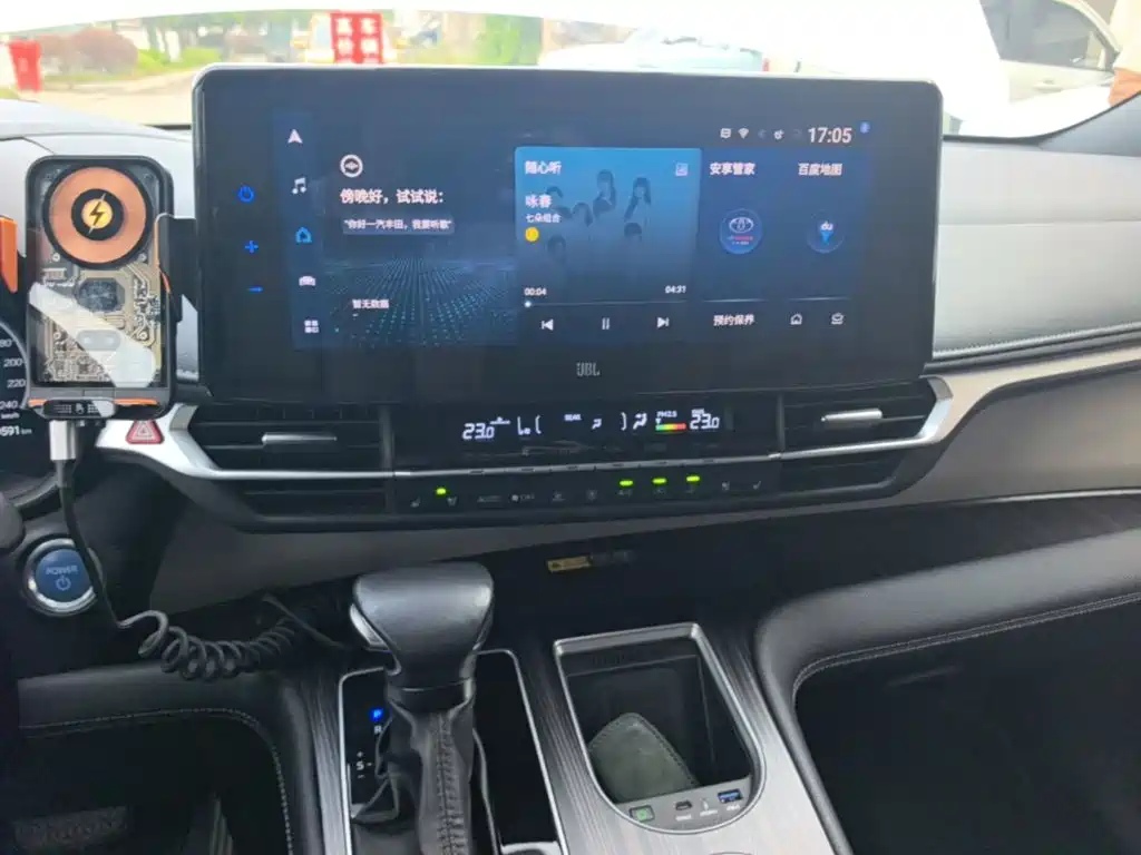 Toyota Granvia — миниатюра 13